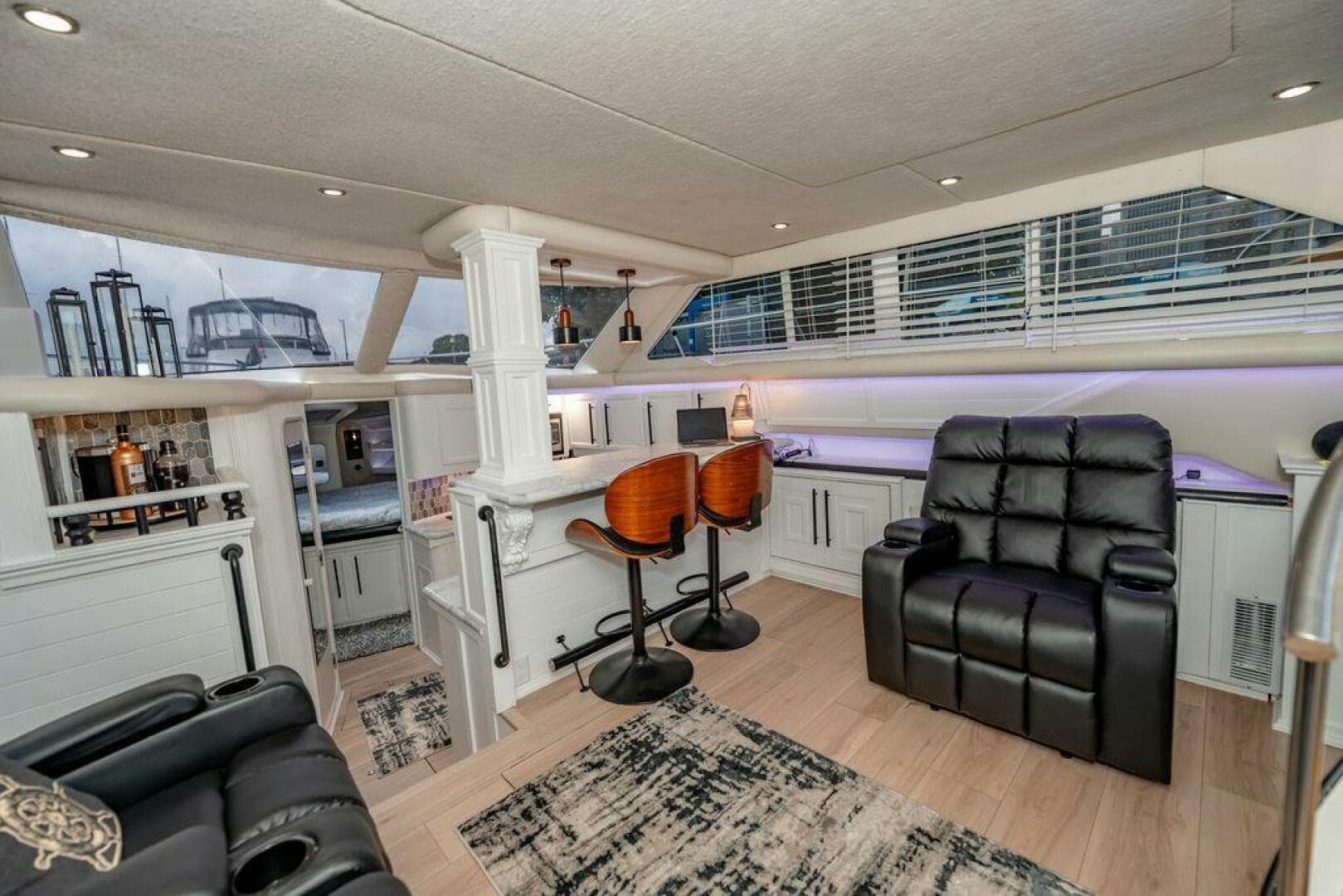 1991 Cruisers Yachts 3850 Aft Cabin