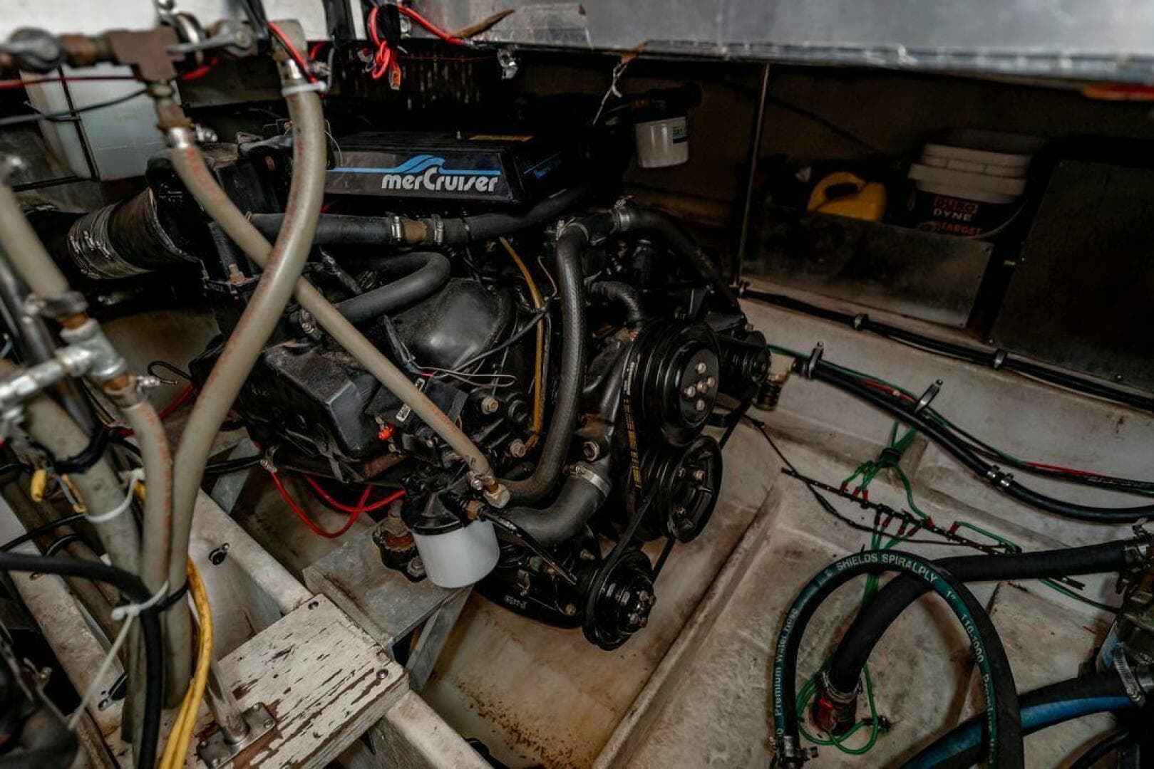 1991 Cruisers Yachts 3850 Aft Cabin