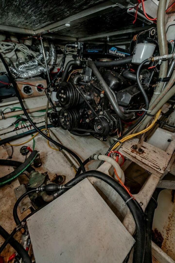 1991 Cruisers Yachts 3850 Aft Cabin