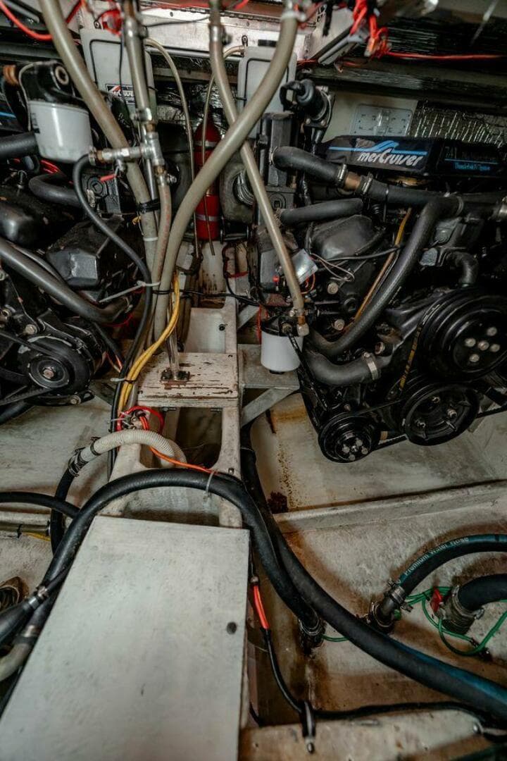 1991 Cruisers Yachts 3850 Aft Cabin