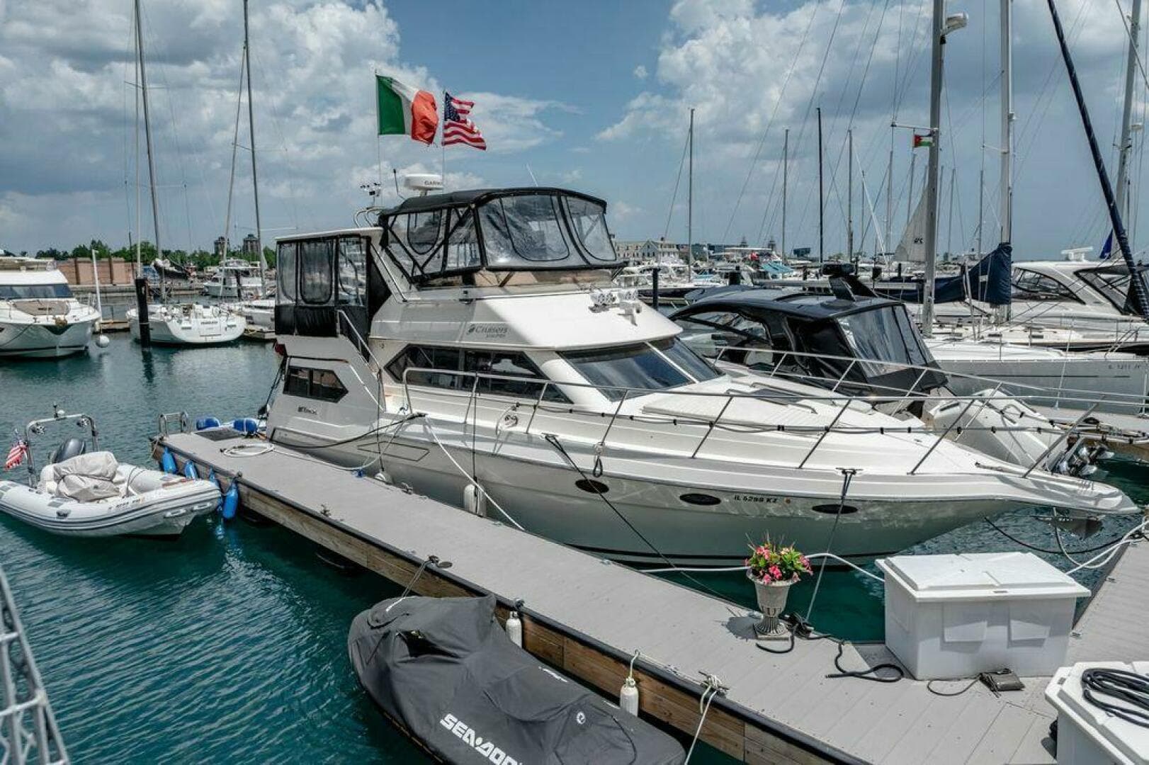 1991 Cruisers Yachts 3850 Aft Cabin