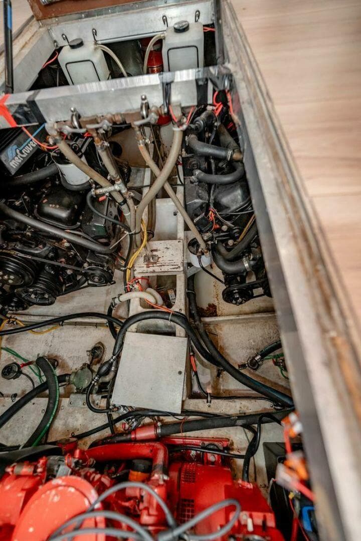 1991 Cruisers Yachts 3850 Aft Cabin