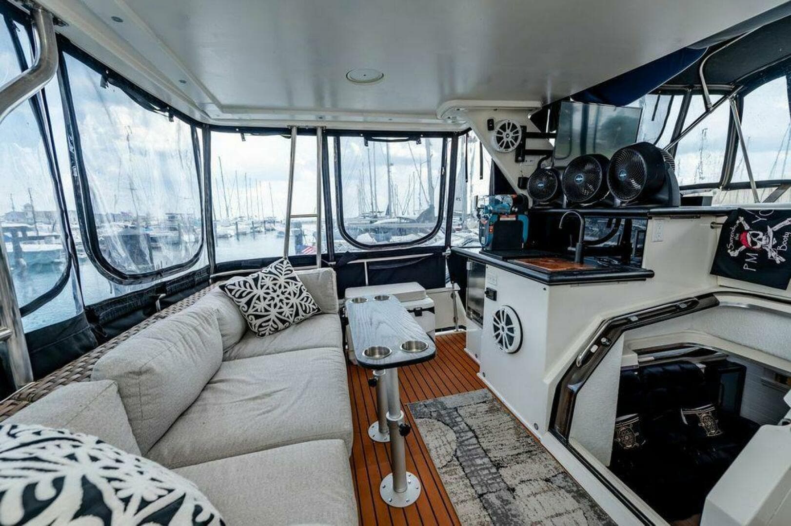 1991 Cruisers Yachts 3850 Aft Cabin