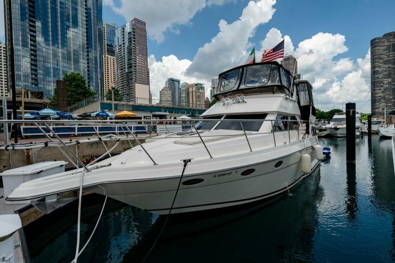 1991 Cruisers Yachts 3850 Aft Cabin