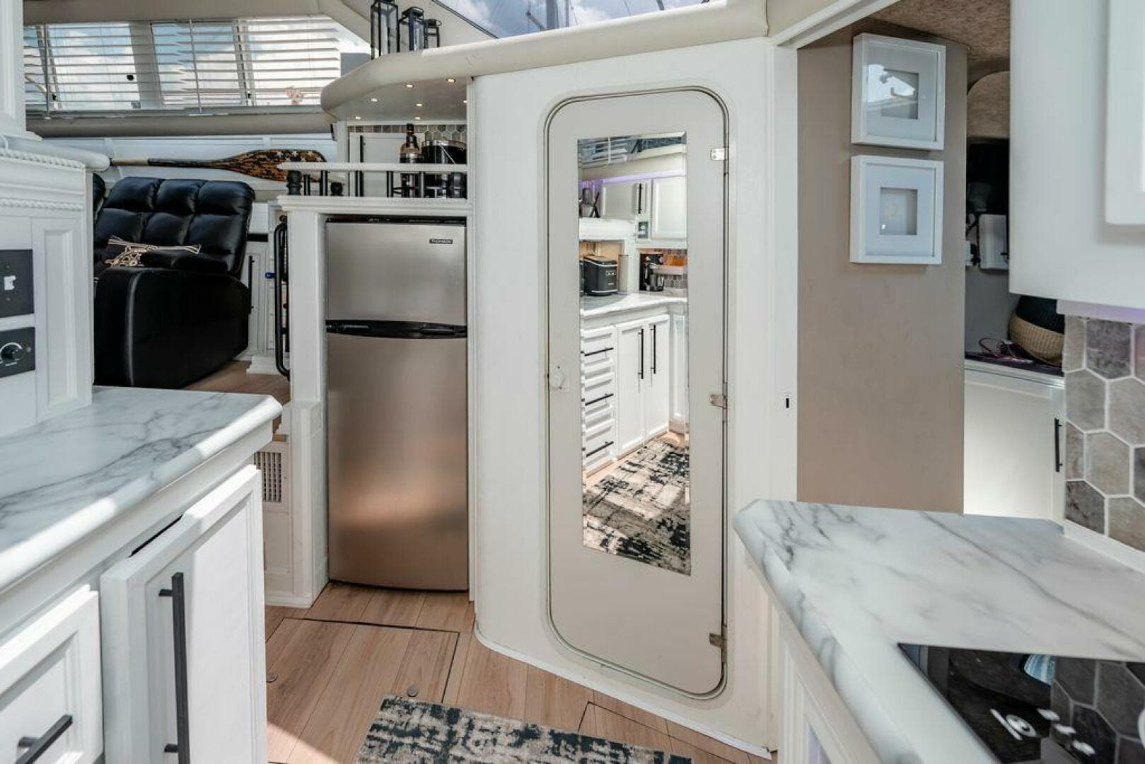 1991 Cruisers Yachts 3850 Aft Cabin