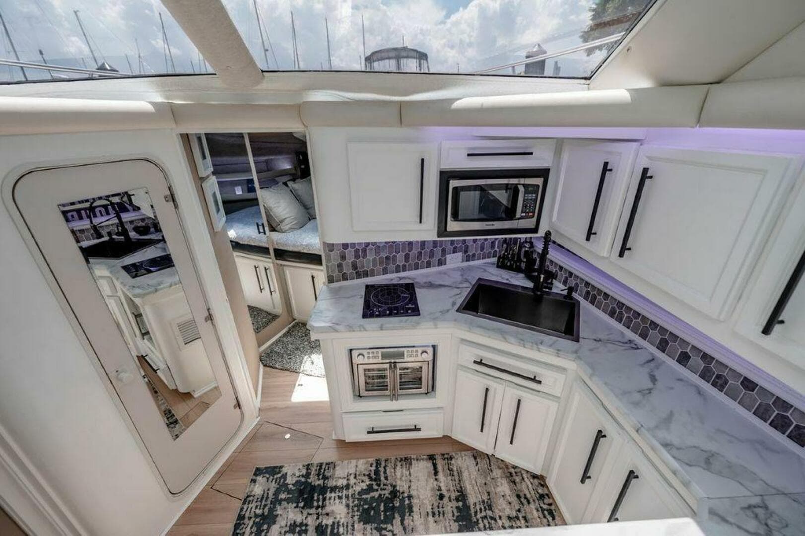 1991 Cruisers Yachts 3850 Aft Cabin