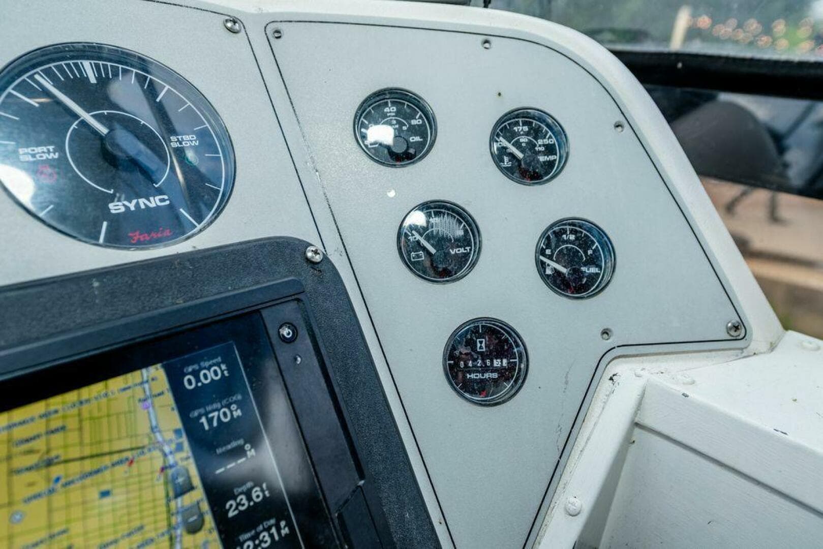 1991 Cruisers Yachts 3850 Aft Cabin