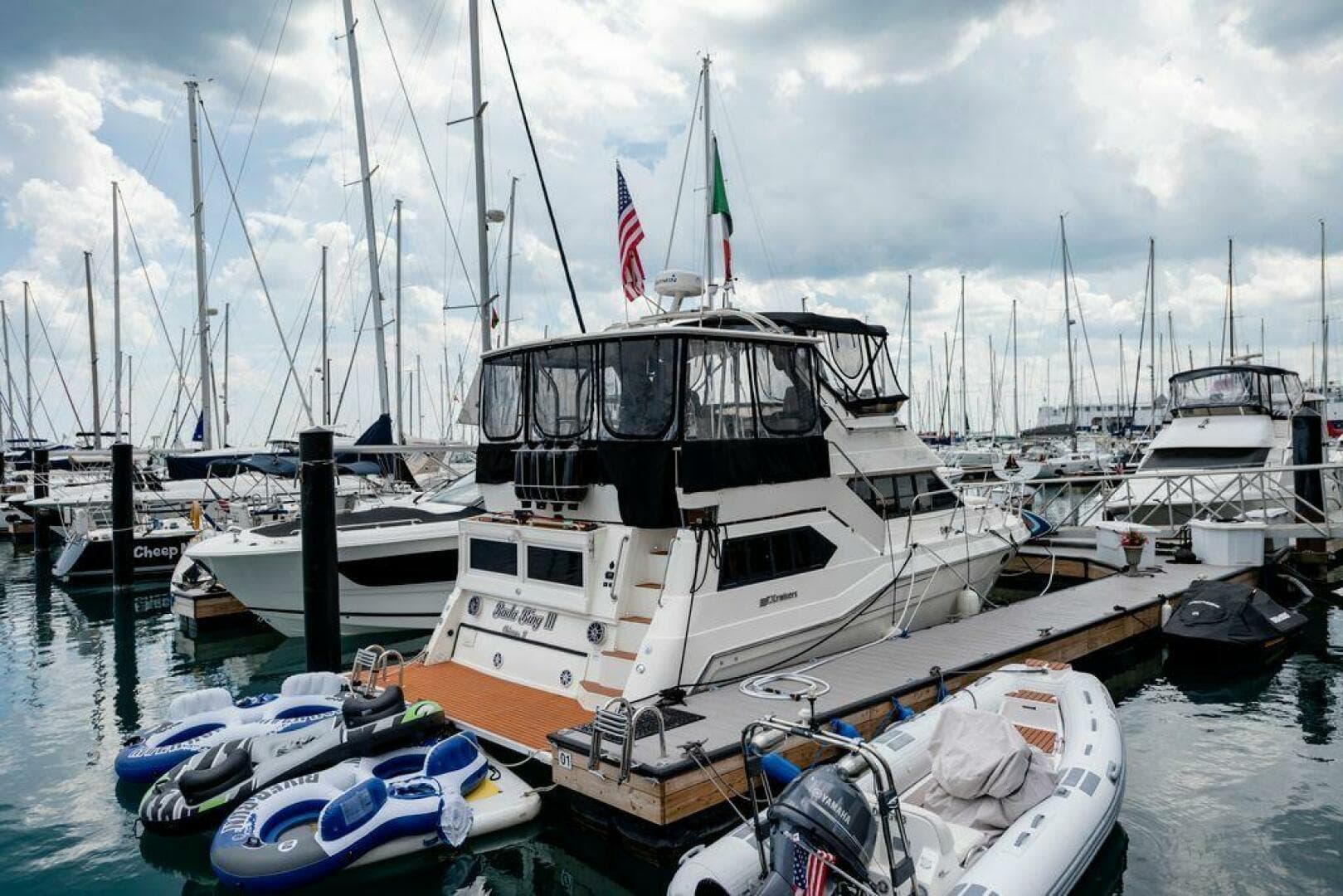 1991 Cruisers Yachts 3850 Aft Cabin