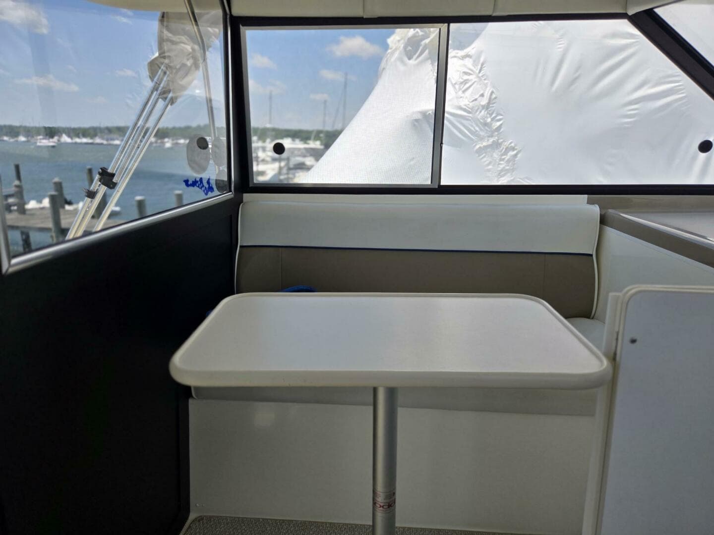 2005 Bayliner 289 EC