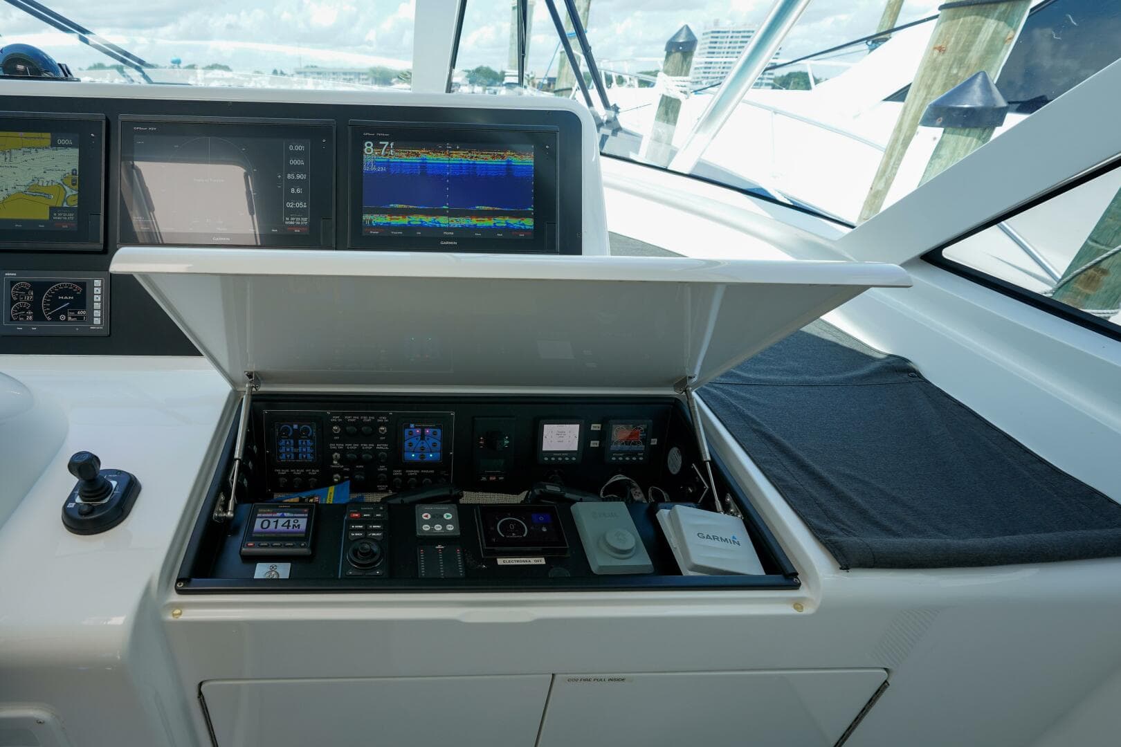 2016 Viking 52 Sport Tower- CONTAGIOUS HABIT- Helm