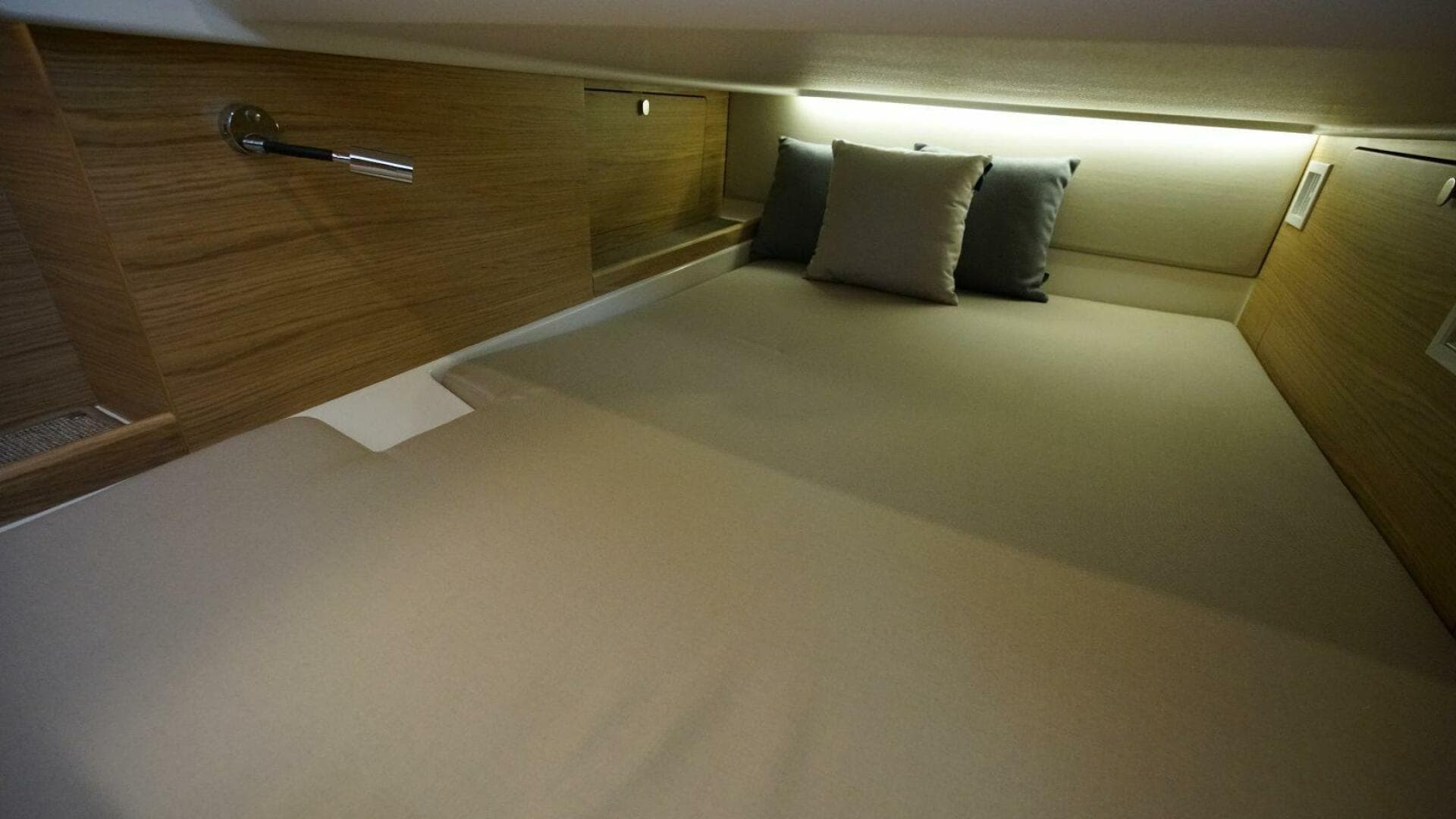 Nimbus Commuter 11 - Cabin