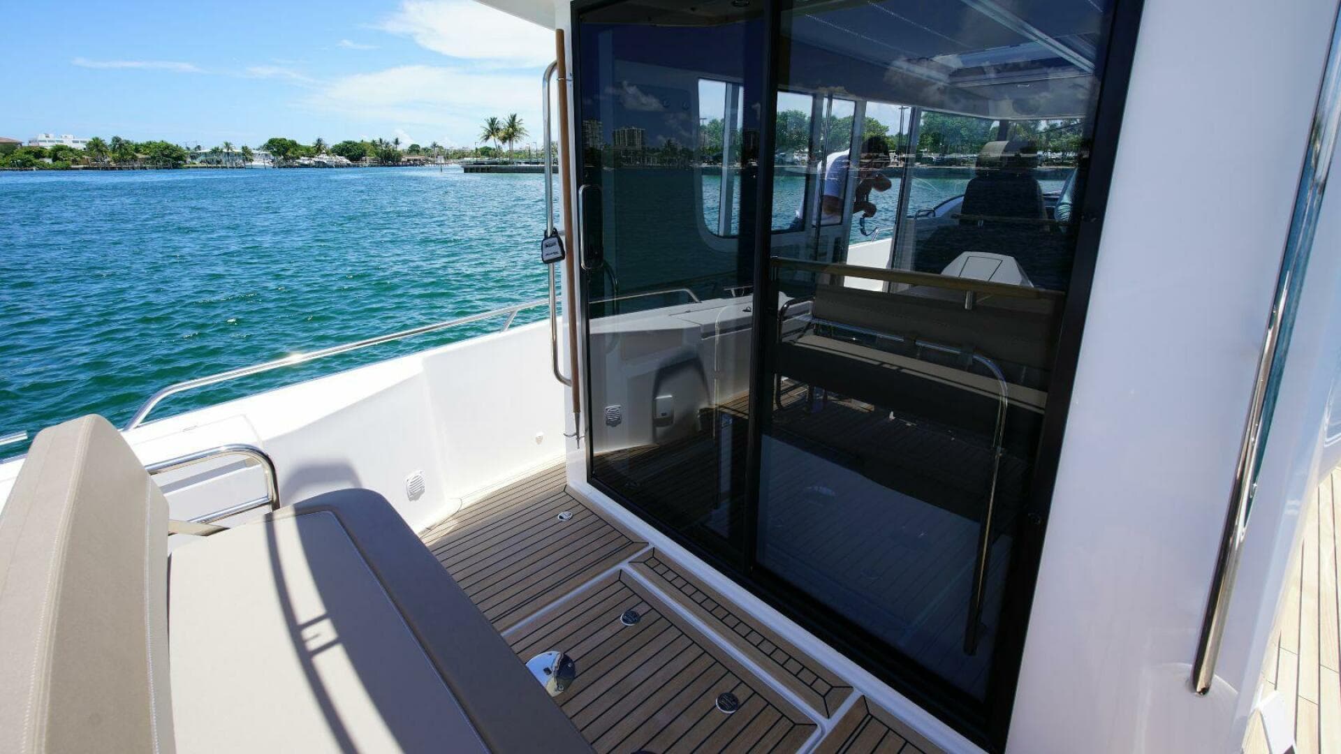 Nimbus Commuter 11 - Aft Deck
