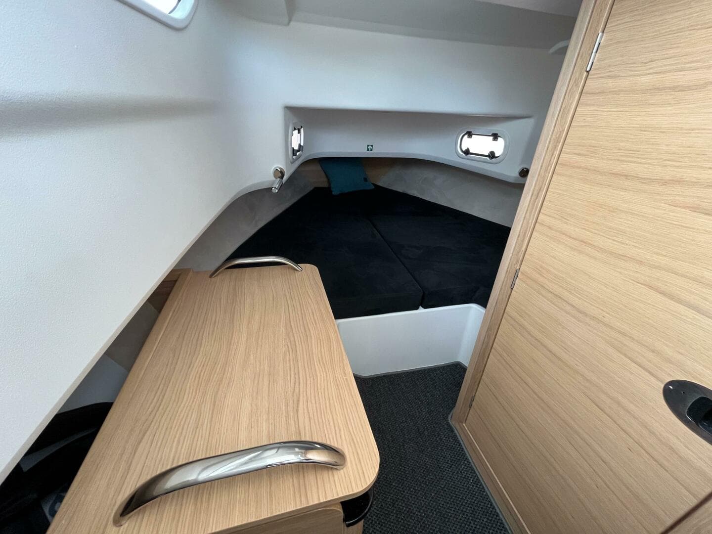 Nimbus Commuter 9 V-Berth