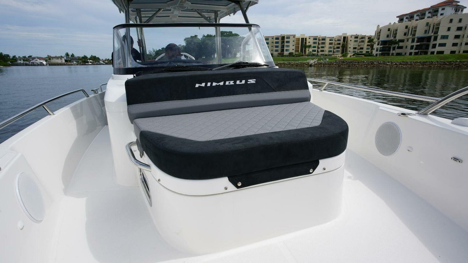Nimbus TEnder 9 Forward Seating