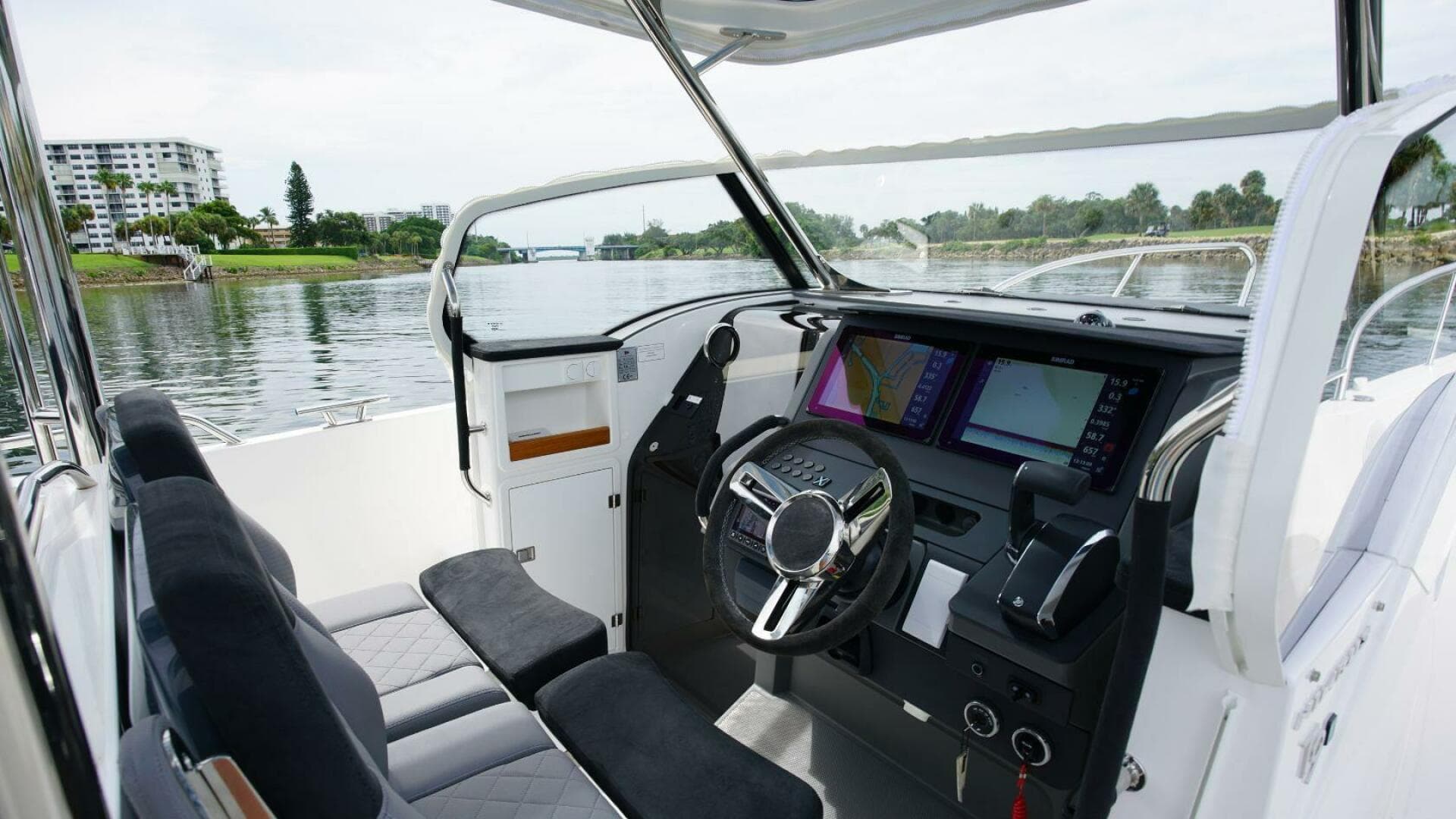 Nimbus Tender 9 helm