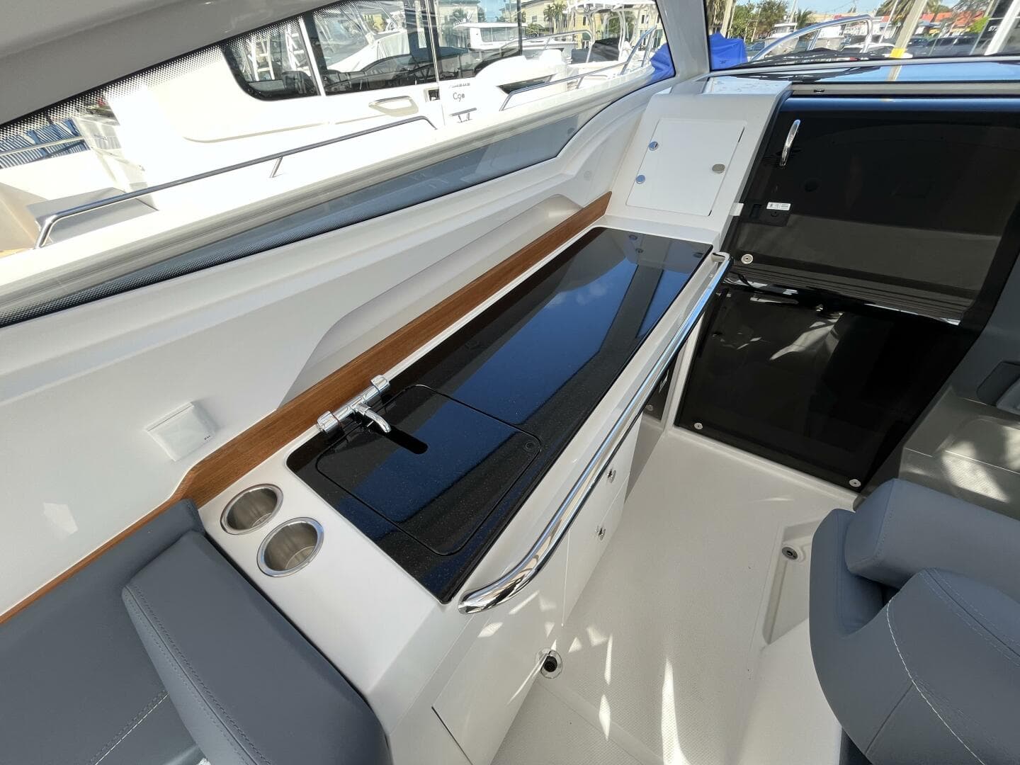 Nimbus Weekender 9 Command Deck