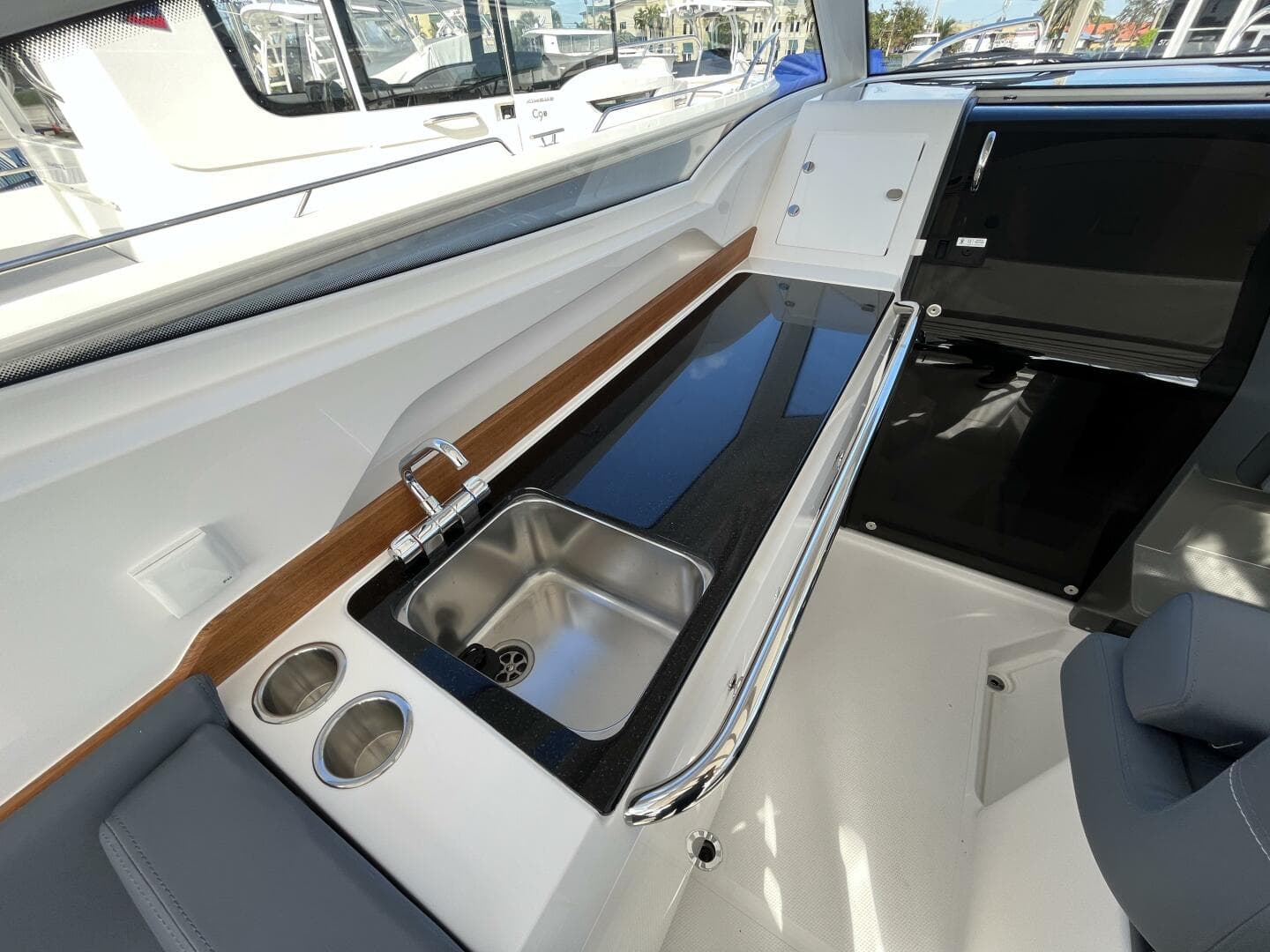 Nimbus Weekender 9 Command Deck