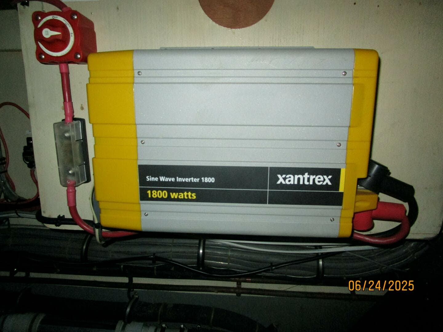 63' Hatteras inverter