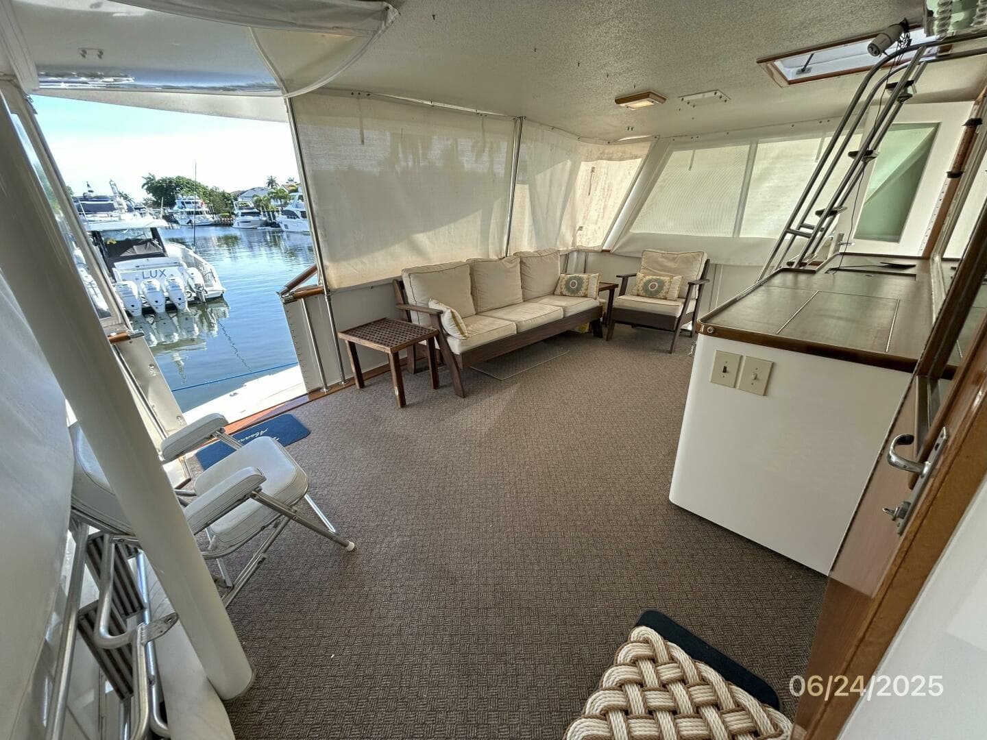 63' Hatteras aftdeck1
