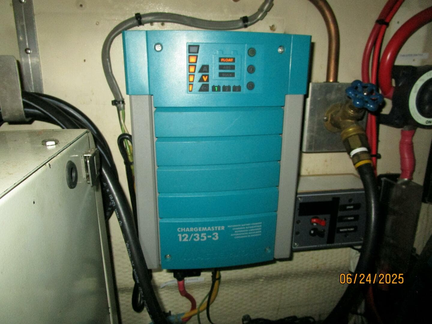 63' Hatteras battery charger1