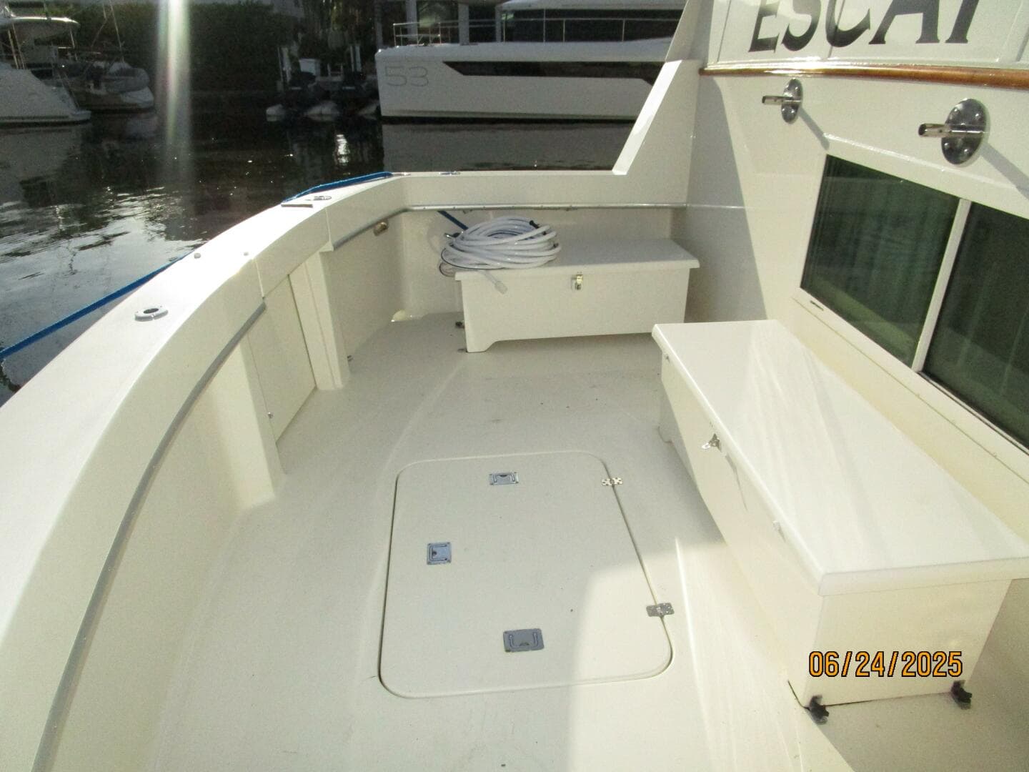 63' Hatteras cockpit port