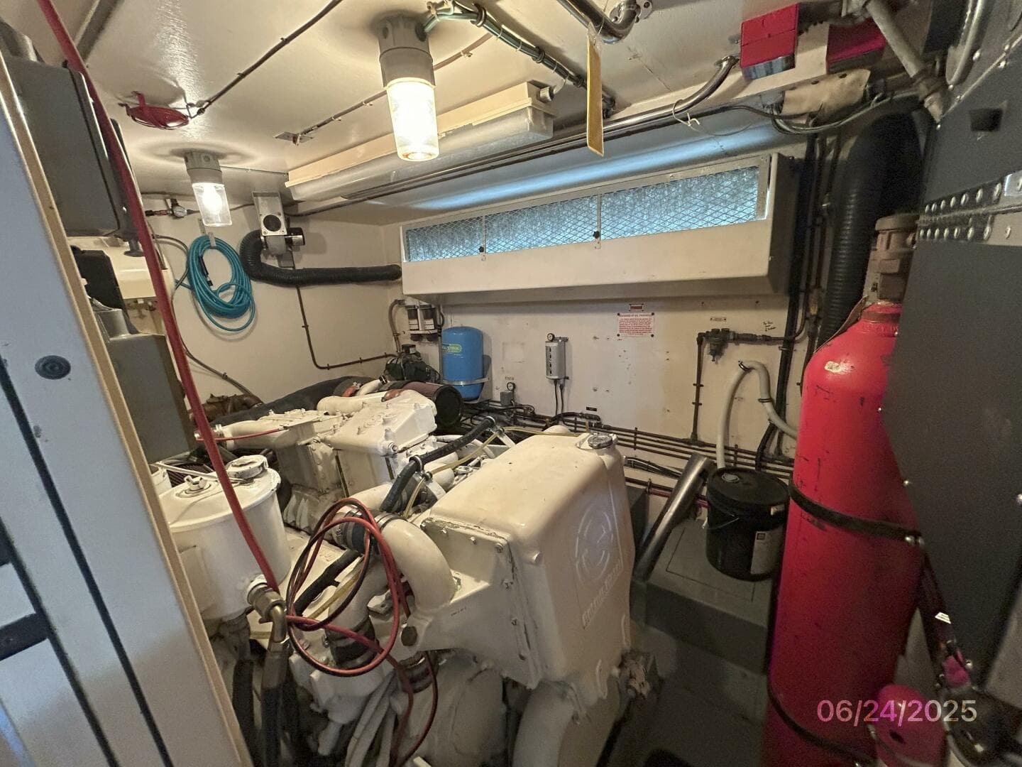 63' Hatteras port engine room