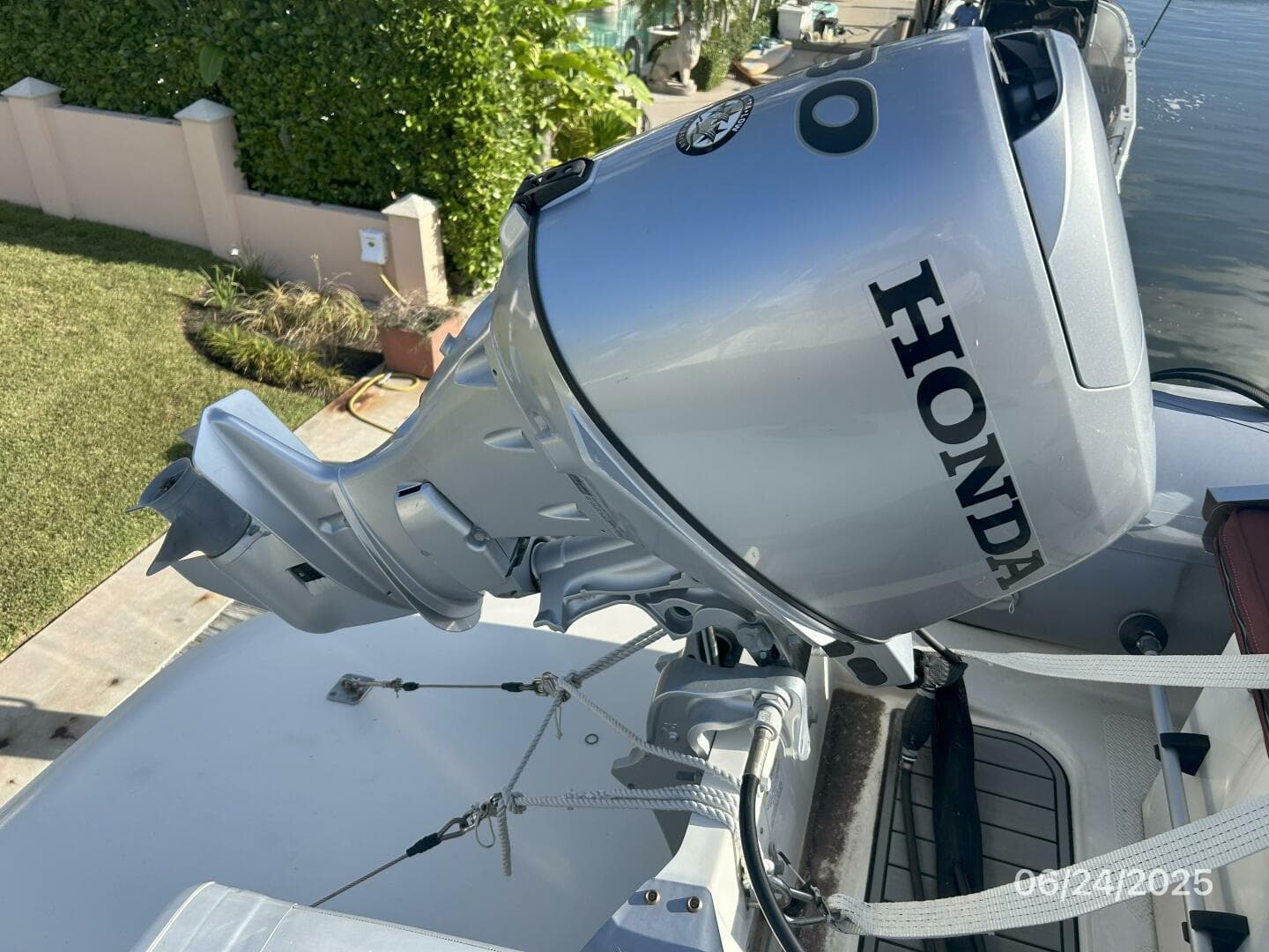 63' Hatteras tender outboard
