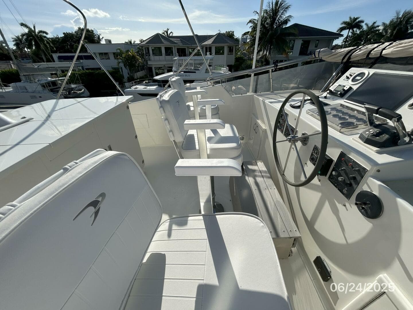 63' Hatteras flybridge port forward
