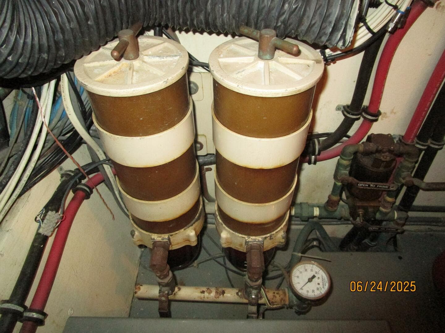 63' Hatteras port Racor fuel filters