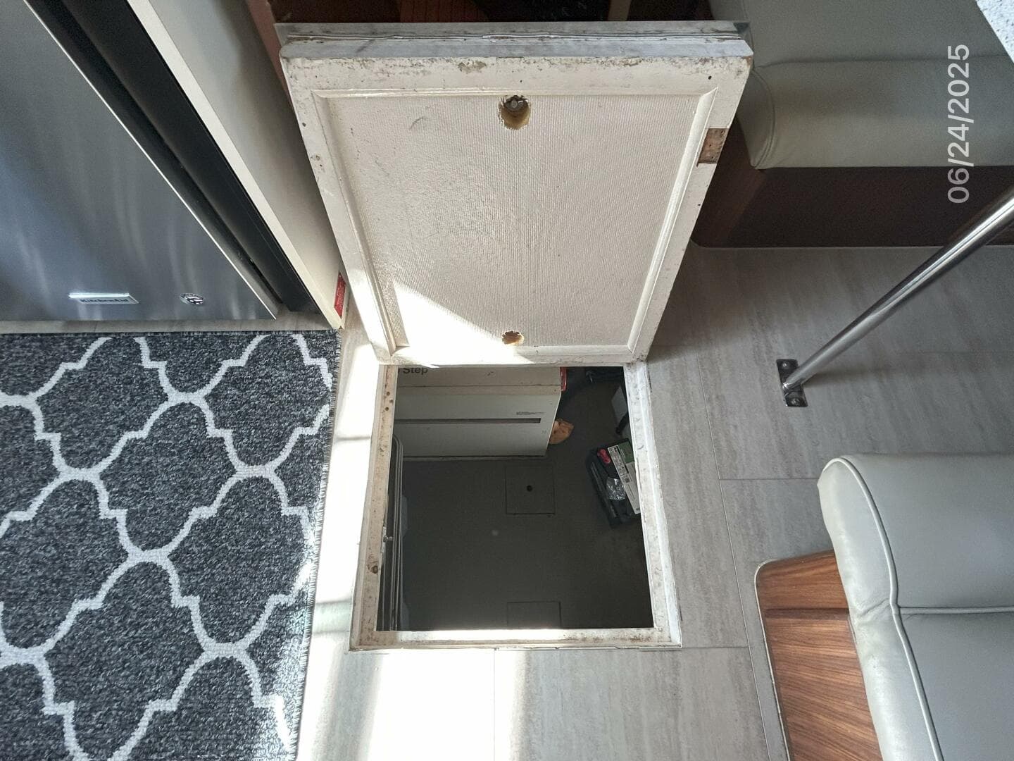 63' Hatteras generator room access