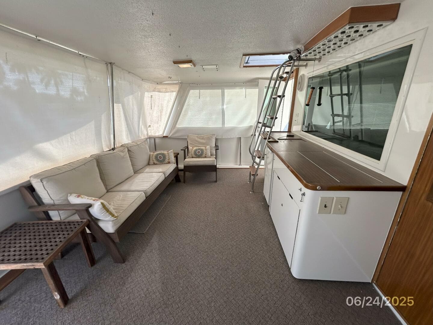 63' Hatteras aftdeck port