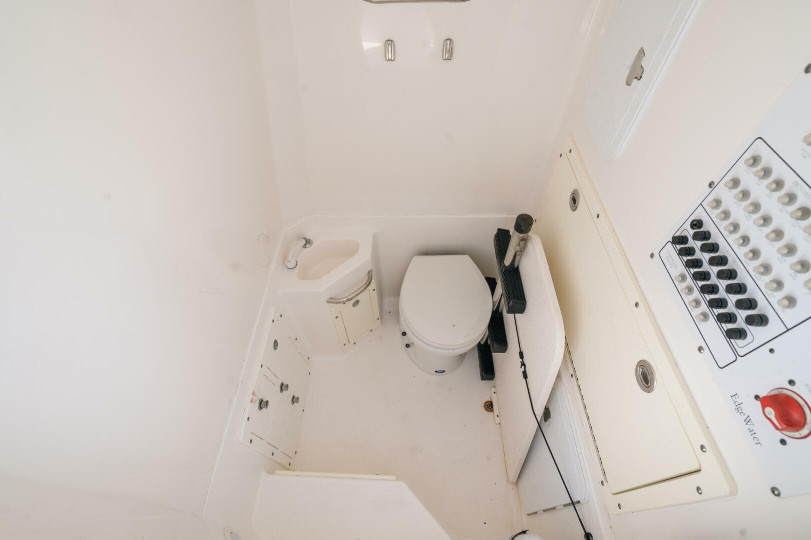 2017 Edgewater 318CC