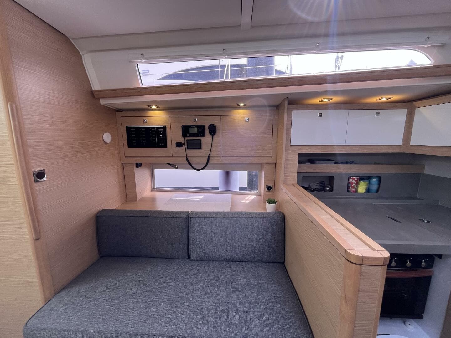 2023 Dufour 470
