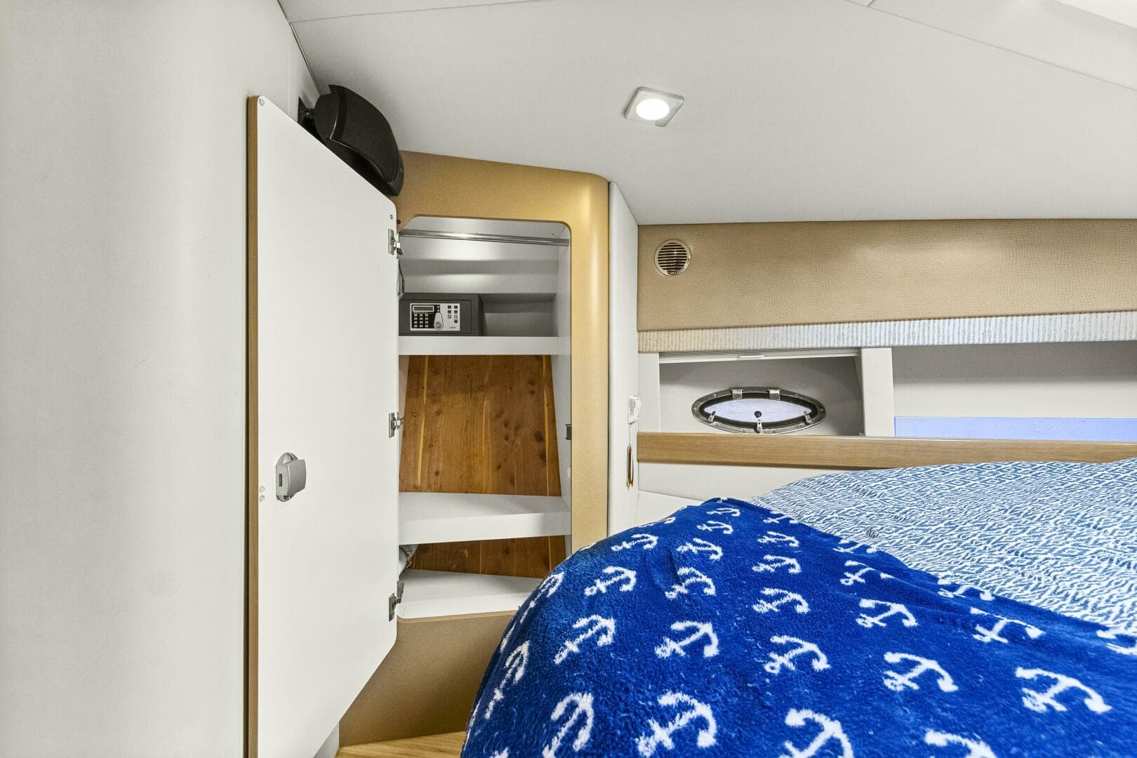 2016 Formula 45 Yacht