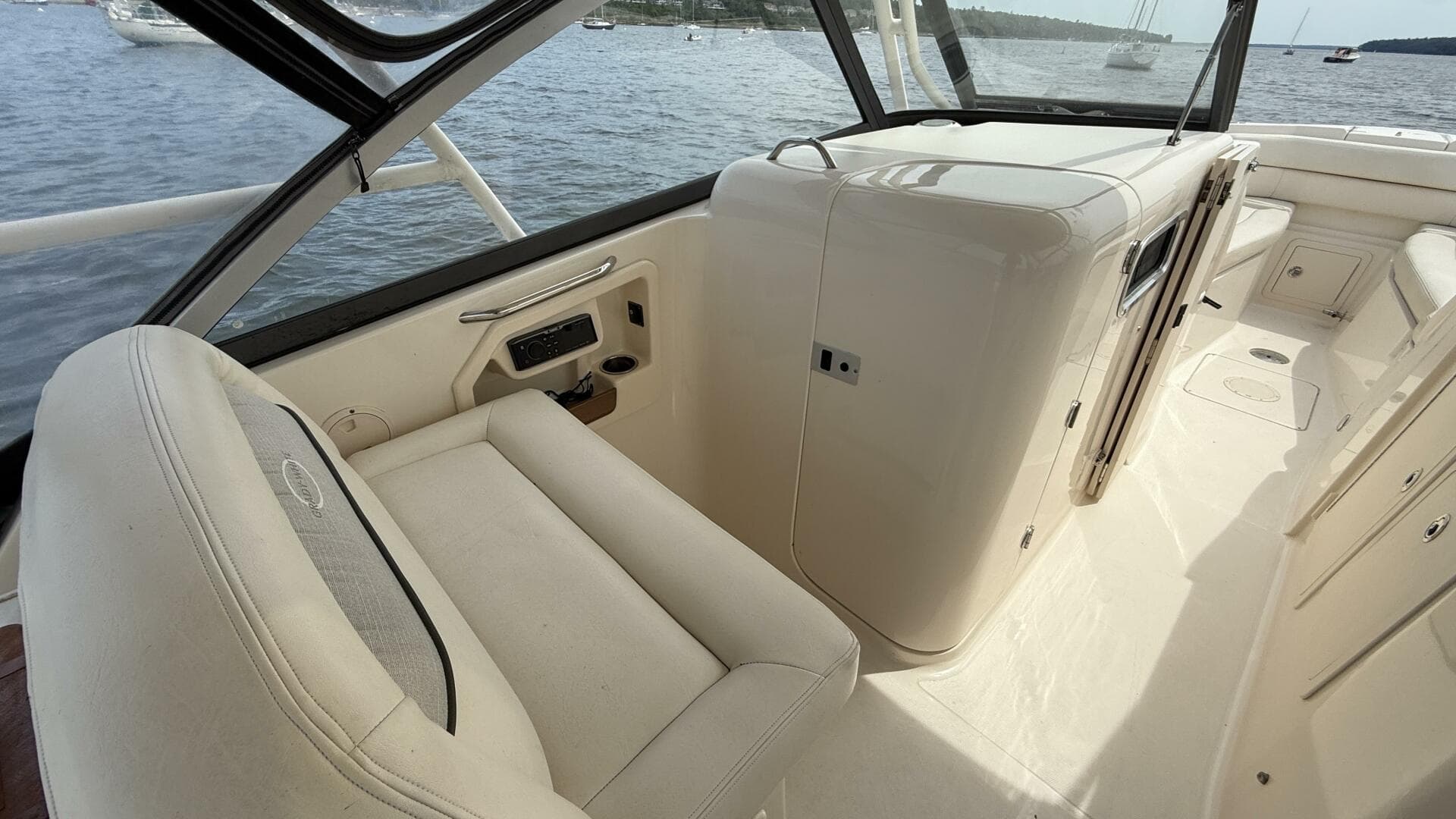 2016 Grady-White 307 Freedom