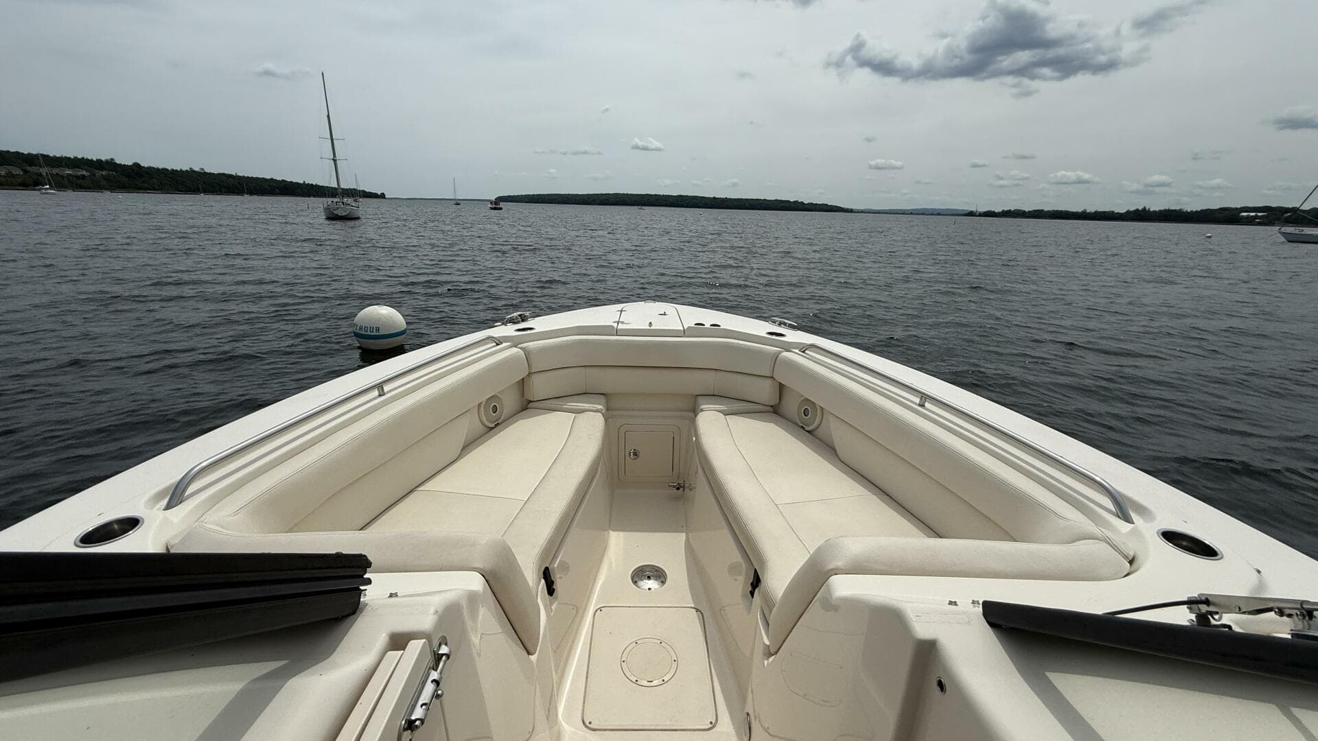 2016 Grady-White 307 Freedom