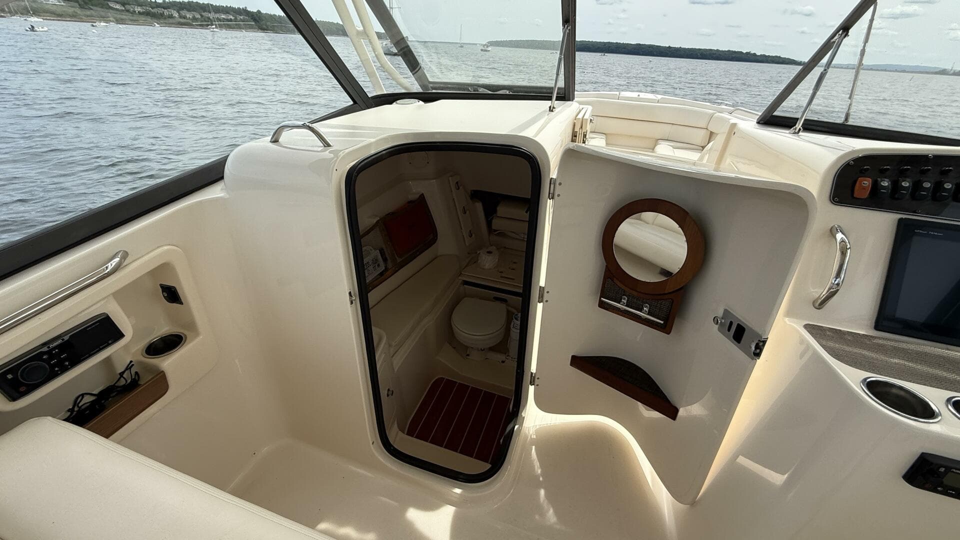 2016 Grady-White 307 Freedom