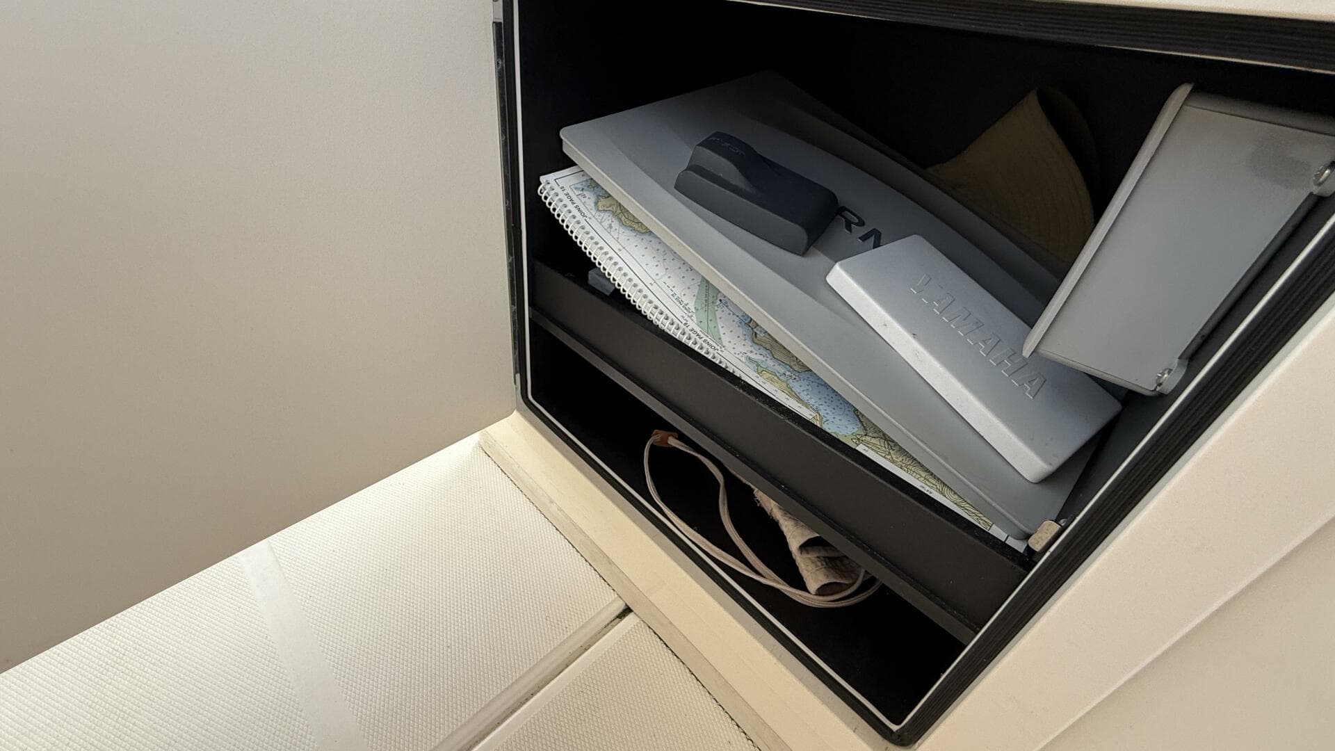 2016 Grady-White 307 Freedom