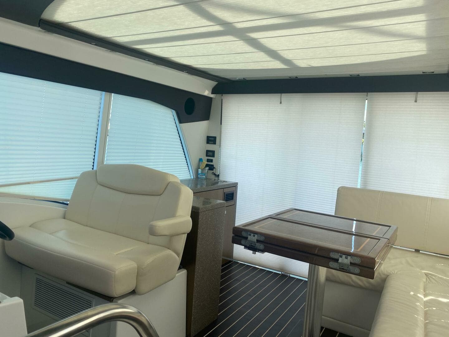2012 Cruisers Yachts 48 Cantius
