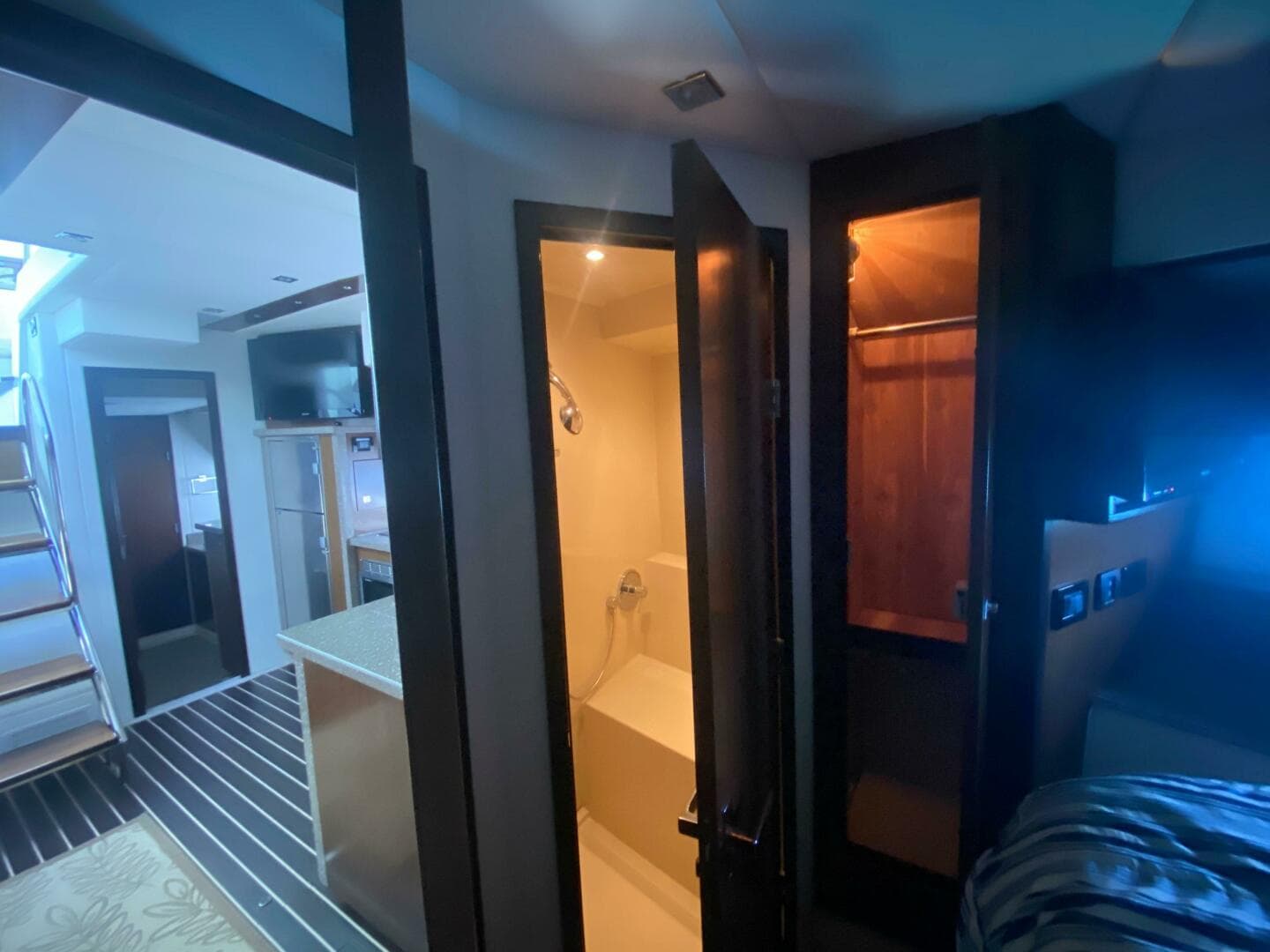 2012 Cruisers Yachts 48 Cantius