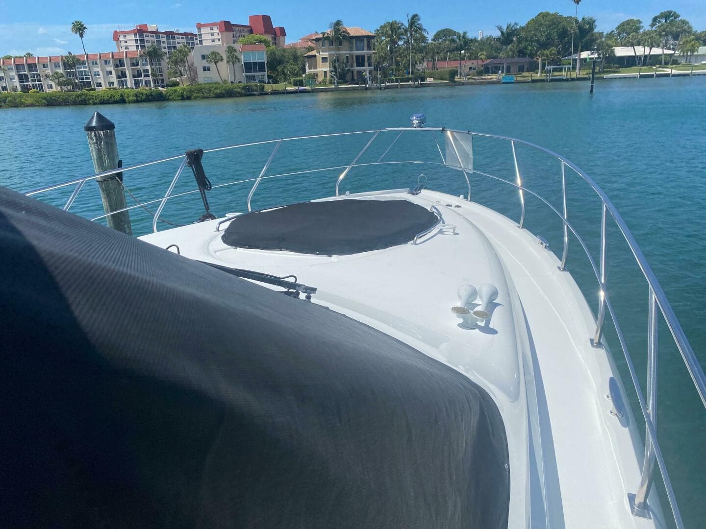 2012 Cruisers Yachts 48 Cantius
