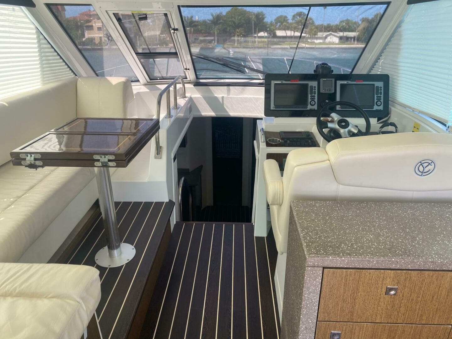 2012 Cruisers Yachts 48 Cantius