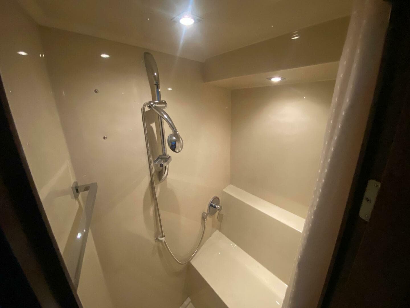 2012 Cruisers Yachts 48 Cantius