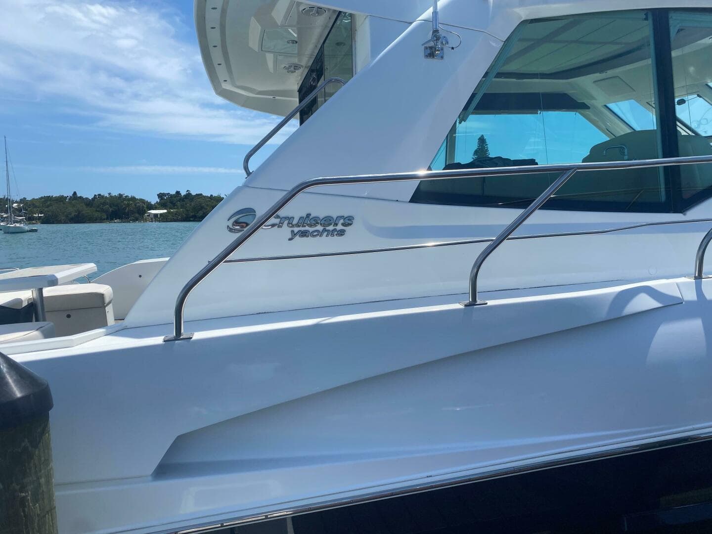 2012 Cruisers Yachts 48 Cantius