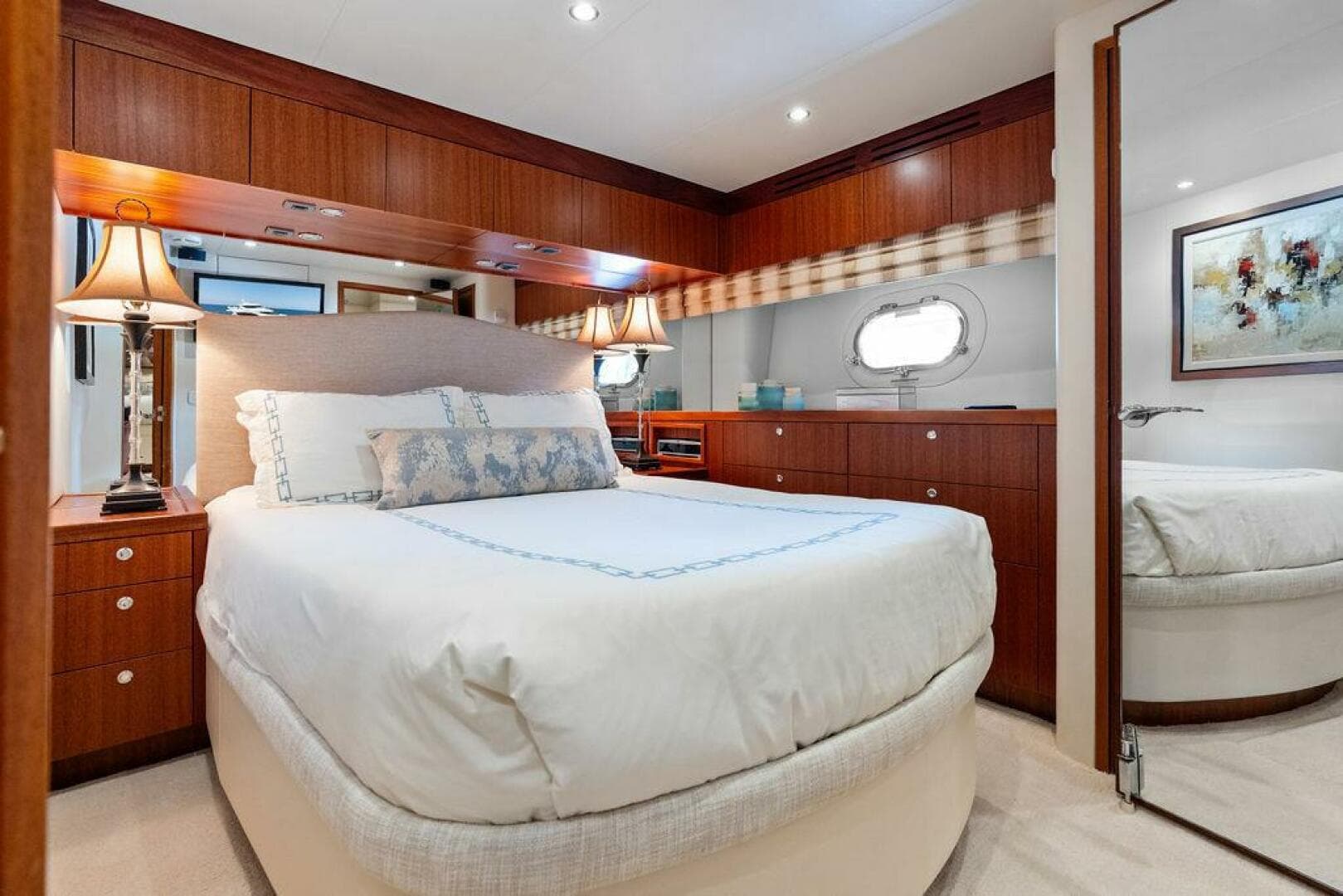 2013 Hatteras 80 Motor Yacht