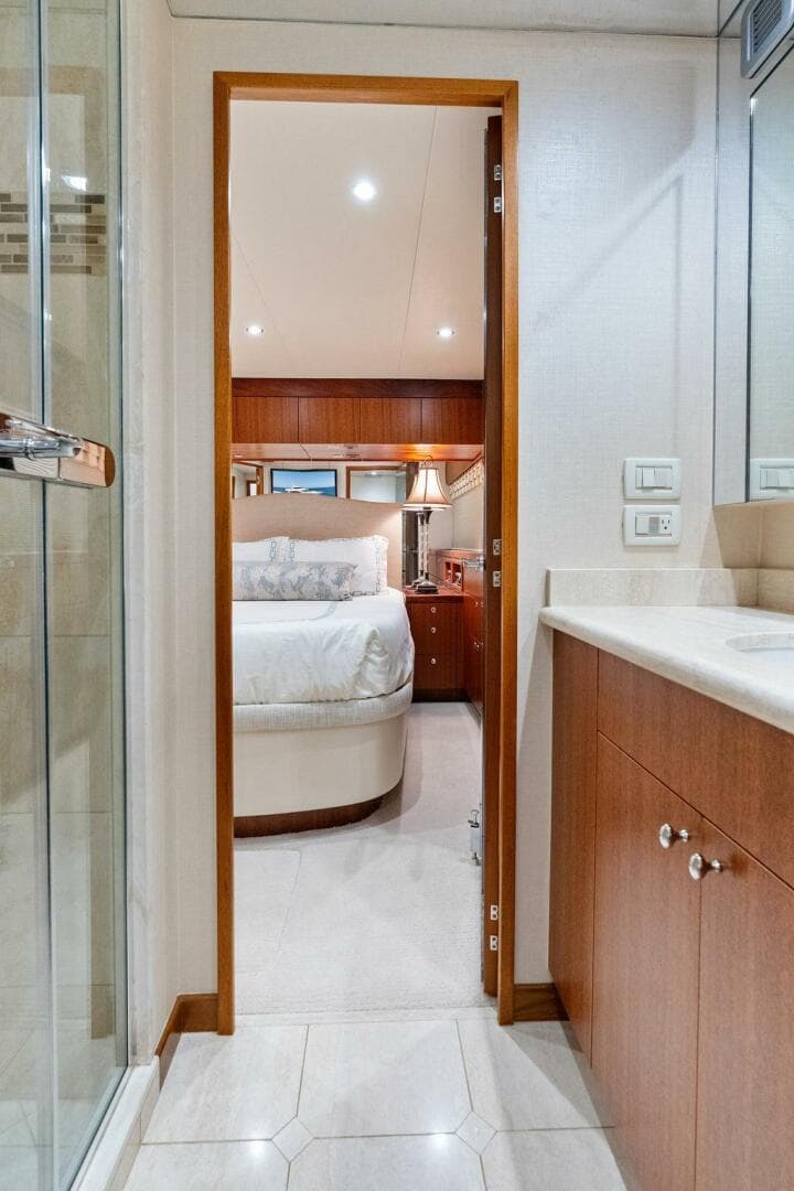 2013 Hatteras 80 Motor Yacht