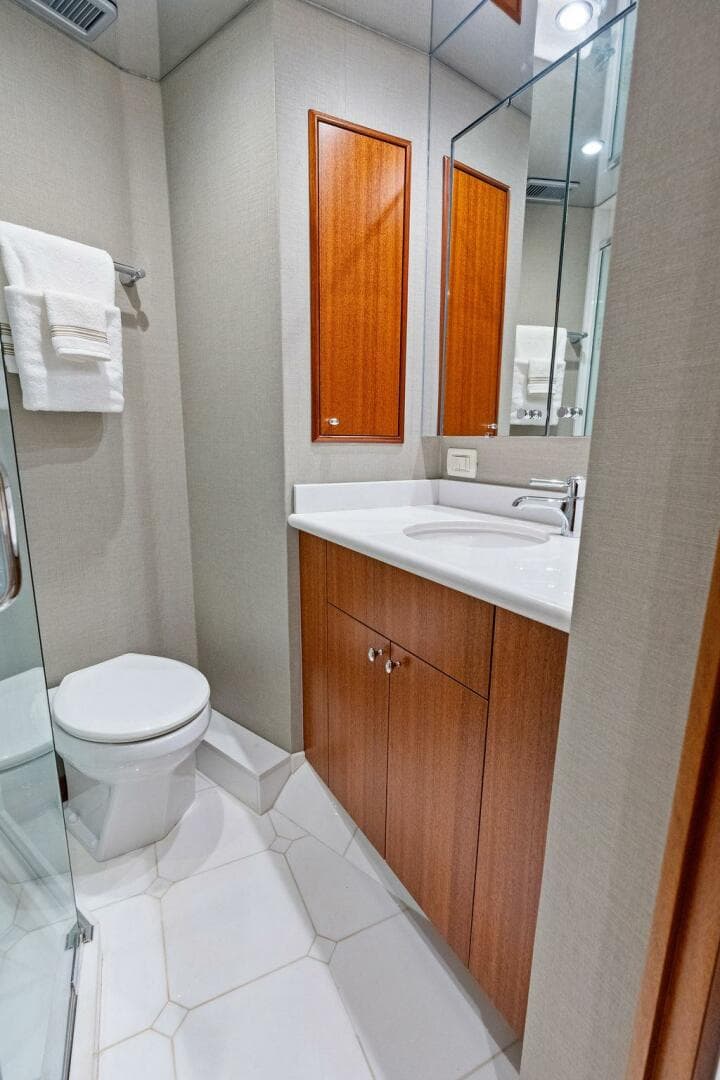 2013 Hatteras 80 Motor Yacht