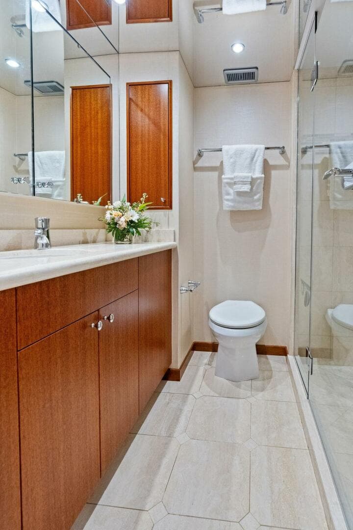 2013 Hatteras 80 Motor Yacht