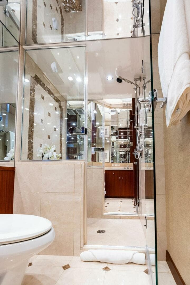 2013 Hatteras 80 Motor Yacht