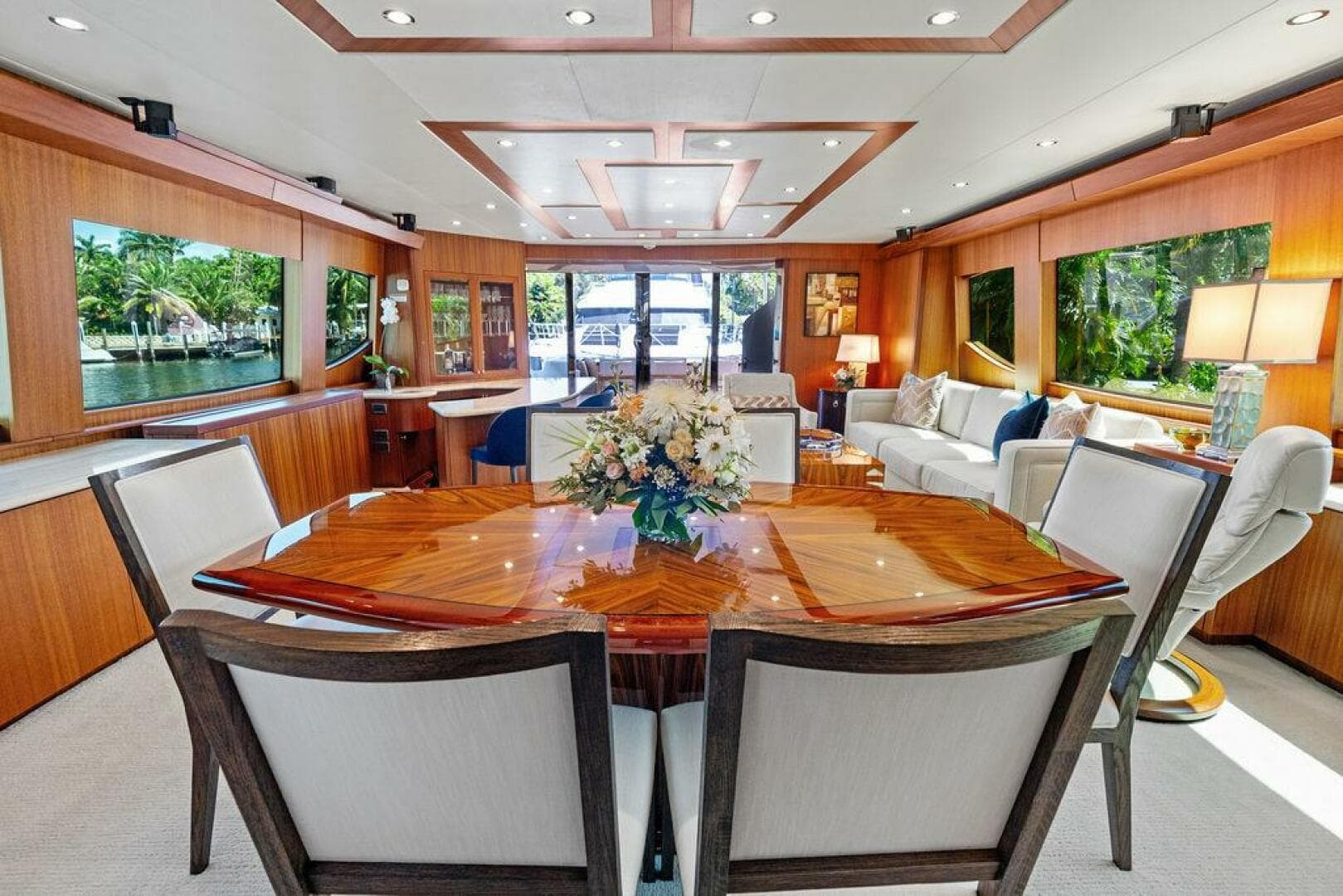 2013 Hatteras 80 Motor Yacht